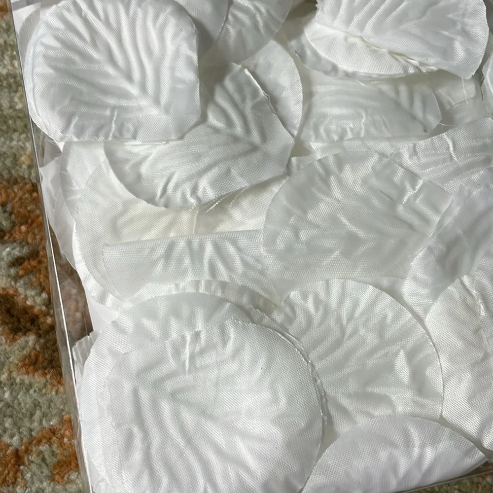 Bulk Pack of 300 Fake White Rose Petals For Weddings, Birthdays, Anniversaries